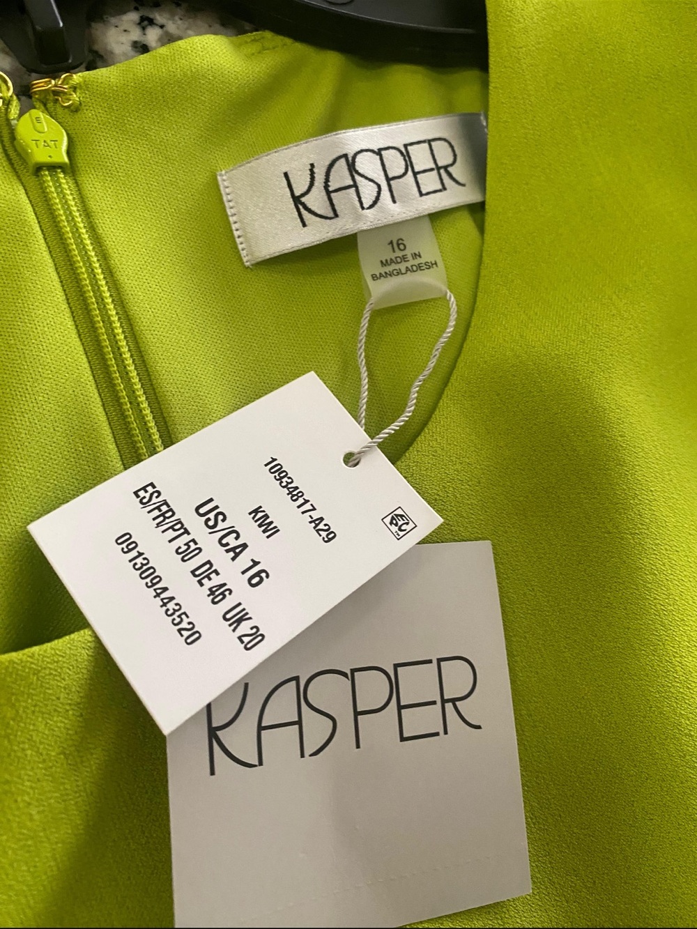 Kaspar Sleeveless Shift Dress in Lime Green - Picture 4 of 4